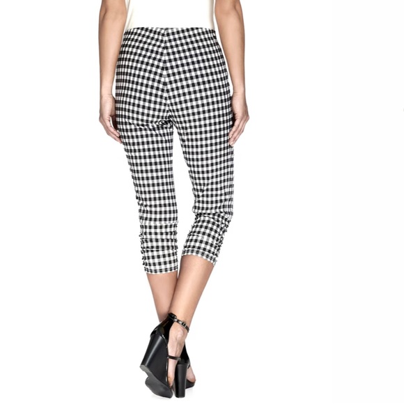 Beautiful slim fit Retro Gingham capris. Sz S. NWOT. - Picture 2 of 3